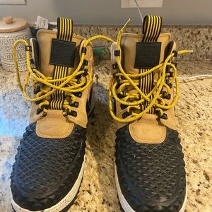 Men’s Nike Duck Boots- barely worn!